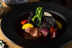 黒毛和牛の頬にくの赤ワイン煮