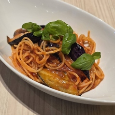 茄子とバジルのトマトソースパスタ