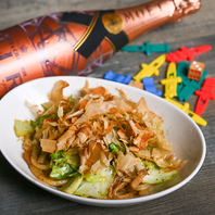 【人気メニュー盛り沢山】　お料理も数多く取り揃え！