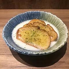 ガーリックトーストのおでん（鶏出汁）