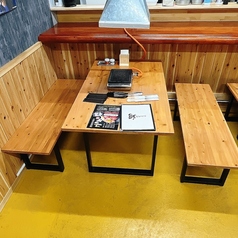 ホルモン焼肉を楽しむ女子会・飲み会におすすめ◎ゆったりできるお席は居心地がよく、つい長居したくなります。