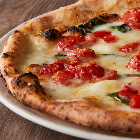 世界コンぺティション最優秀賞pizza【D.O.C】が大好評！完熟チェリートマトの甘みが◎