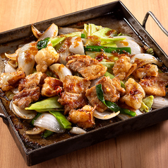 大とろホルモン鉄板焼き &nbsp;新玉と豚バラの生姜焼き（1人前）