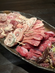 厳選したお肉を炭火で香ばしく焼き上げる