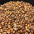 厳選した珈琲豆だけを吟味して仕入れて毎日焙煎。コーヒーだけでなく豆のテイクアウト（ネット予約も）ＯＫ