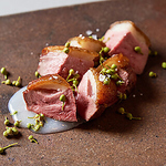 自家製のおつまみ・料理を多数ご用意。素材の持ち味を大切にした、優しい味わいのものが揃っています