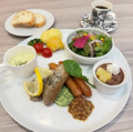 料理メニュー写真&nbsp;ドイツ風ハーブソーセージのランチプレート