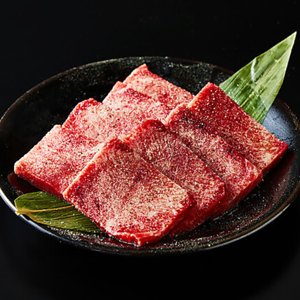 牛タンの一番柔らかい部分になるタン元。その部分を贅沢に厚切りにて提供致します◎