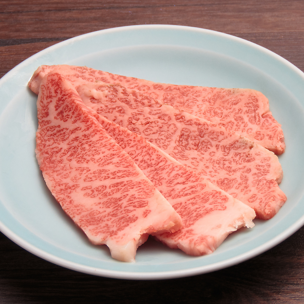 オーナー自ら厳選した上質のA5ランクの黒毛和牛をリーズナブルに味わえるのが当店の自慢です♪