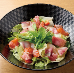 具だくさんのこじまの海鮮サラダ
