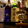 ワイン同様に地酒もしっかり温度管理されてます。当店の出し方。ちょっとお洒落に日本酒を♪　ワイングラスで提供もいいですが日本酒独特のカビ臭さがこもりますので当店では口の開いたグラスで提供。