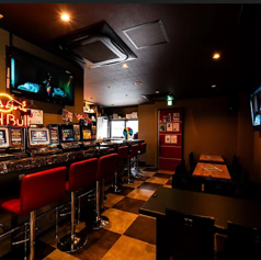 お一人様も大歓迎！居心地のよい広さと優しい照明が、落ち着いた大人の空間を演出します。