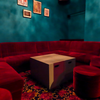 モダンレトロな店内