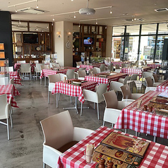 2名様用の小さめのお席がございます！デートはもちろんお一人でのお食事の際などいつでもお気軽にご利用ください！