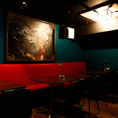 4名テーブルが3席、最大13名様での宴会をお楽しみいただけます。