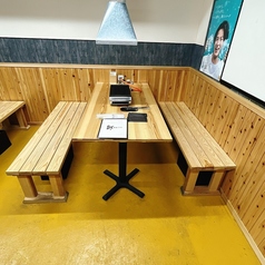 会社の同僚とのちょっとした飲み会や、気の置けない友人とのお食事におすすめのお席です。ぜひお気軽にお越しください♪