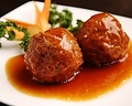 料理メニュー写真&nbsp;豚背骨のタレ煮つけ/ジャンボ肉団子
