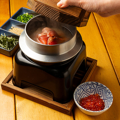 サーモンとイクラの釜飯