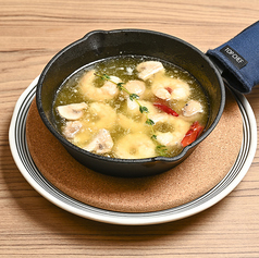 エビとマッシュルームのアヒージョ