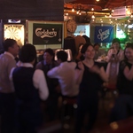 結婚式二次会など貸切もOk！プロジェクターやマイクなど音響設備も完備！