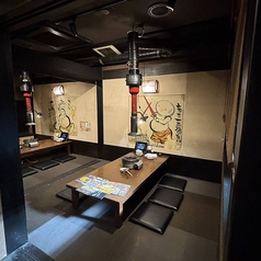 6名席の仕切りを外せば、最大12名様までの団体様もご利用可能です！歓迎会や送別会など、大人数でのご宴会に最適です。周りを気にせず盛り上がれますよ！