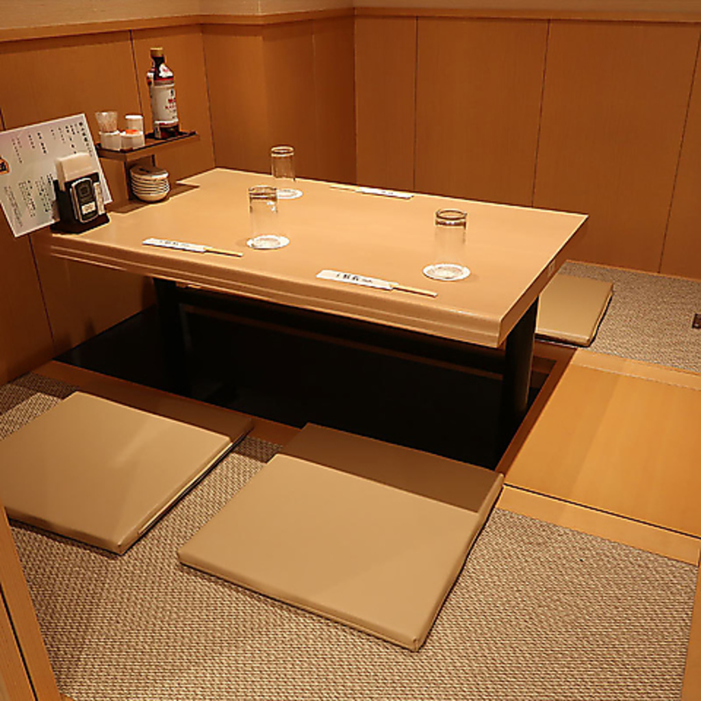 【掘りごたつ】接待や会社の宴席にもピッタリな個室のお席をご用意しております。