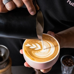 【豊富なラインナップ】コーヒーや紅茶、アルコールも。