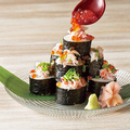 料理メニュー写真 かにといくらのこぼれ巻き寿司