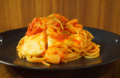 料理メニュー写真 エビとモッツァレラのトマトパスタ