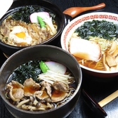 【当店のこだわり】「そば」「つゆ」どちらも自家製でご提供。そばは手打ちで作り、つゆは出汁をとるところから丁寧に作りこんでいます。そば本来の風味を生かした深みと香りを感じる蕎麦をお楽しみください。