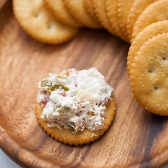 紅茶香る果実とブルーチーズと蜂蜜のカナッペ