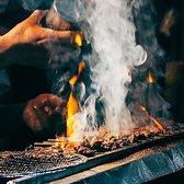 備長炭で焼くことによって美味しさも格段にアップ！！外はカリッと中はじゅわっと♪当店の自慢の焼き鳥は、毎日丁寧に一本一本店内で仕込んでいます。丁寧に焼き上げた焼き鳥をぜひご賞味くださいませ。素材選びから下ごしらえ、お客様の口へ運ばれる瞬間まで美味しさをお届けするべく、手間隙かけておつくりしております。