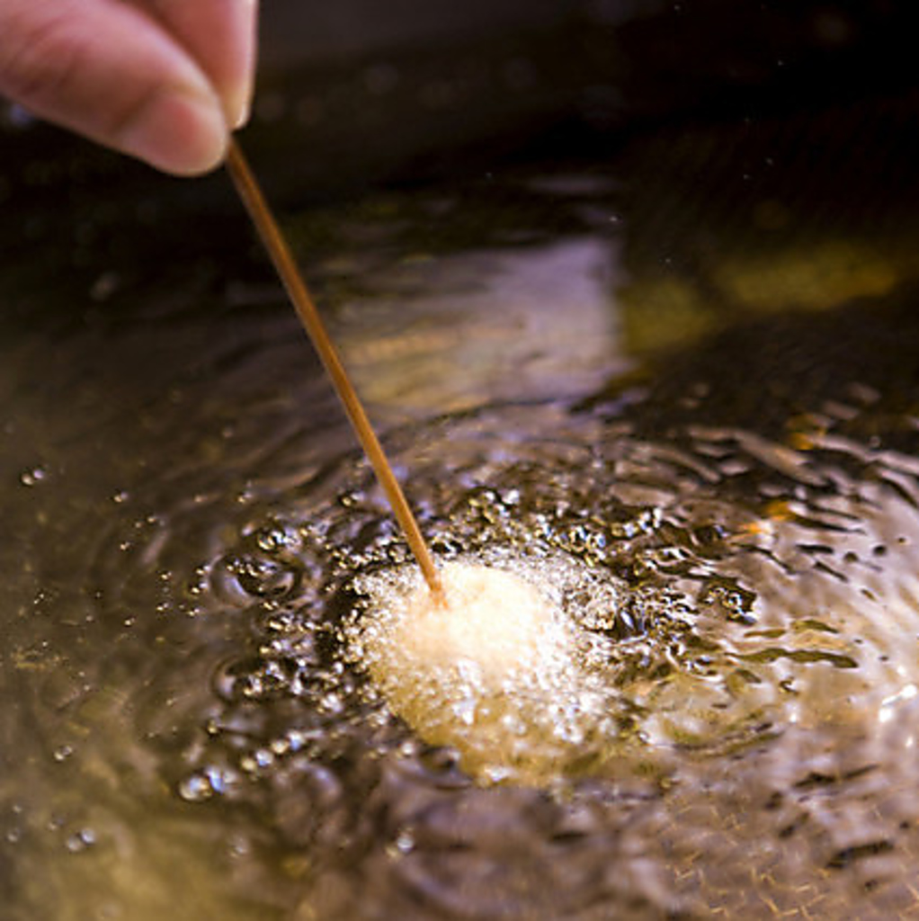 【ヘルシーな串揚げ】生パン粉の薄い衣でカラッとサクサクの食感は女性やファミリー層にも好評です。