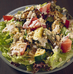 トマトとズッキーニのナッツサラダ