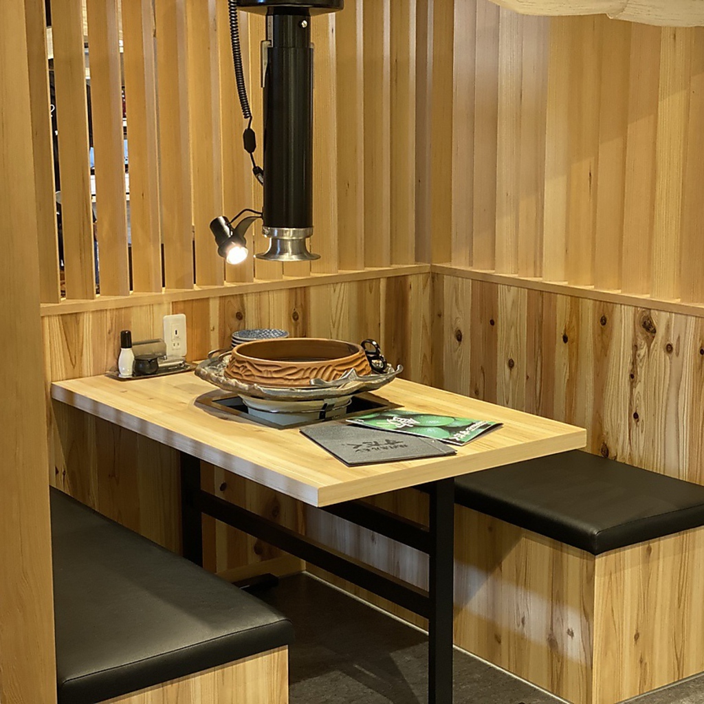 【こだわり、その六】　全席半個室席でのご案内となっておりご家族様も安心してお過ごし頂けます