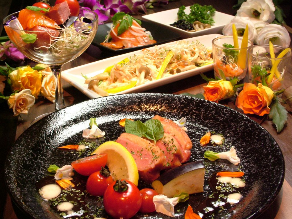 色々な料理を食べていただけるよう、一皿一皿の量を調節しています。