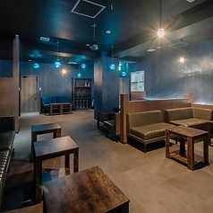 おひとり様～グループでもごゆっくりとお寛ぎいただけます！Wi-Fiやコンセントも完備◎