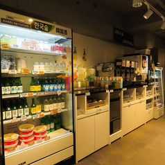 コンビニを再現したドリンクコーナーで飲み放題を★