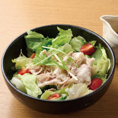 豚しゃぶサラダ/韓国のりと豆腐のサラダ/自家製温玉とカリカリベーコンサラダ 各