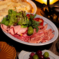 生ハム・サラミの盛り合わせ