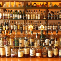 約300種類！！ウイスキーの品揃えも豊富な老舗BAR！！