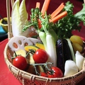 料理メニュー写真 籠盛りの美味しい野菜「なつみサラダ」