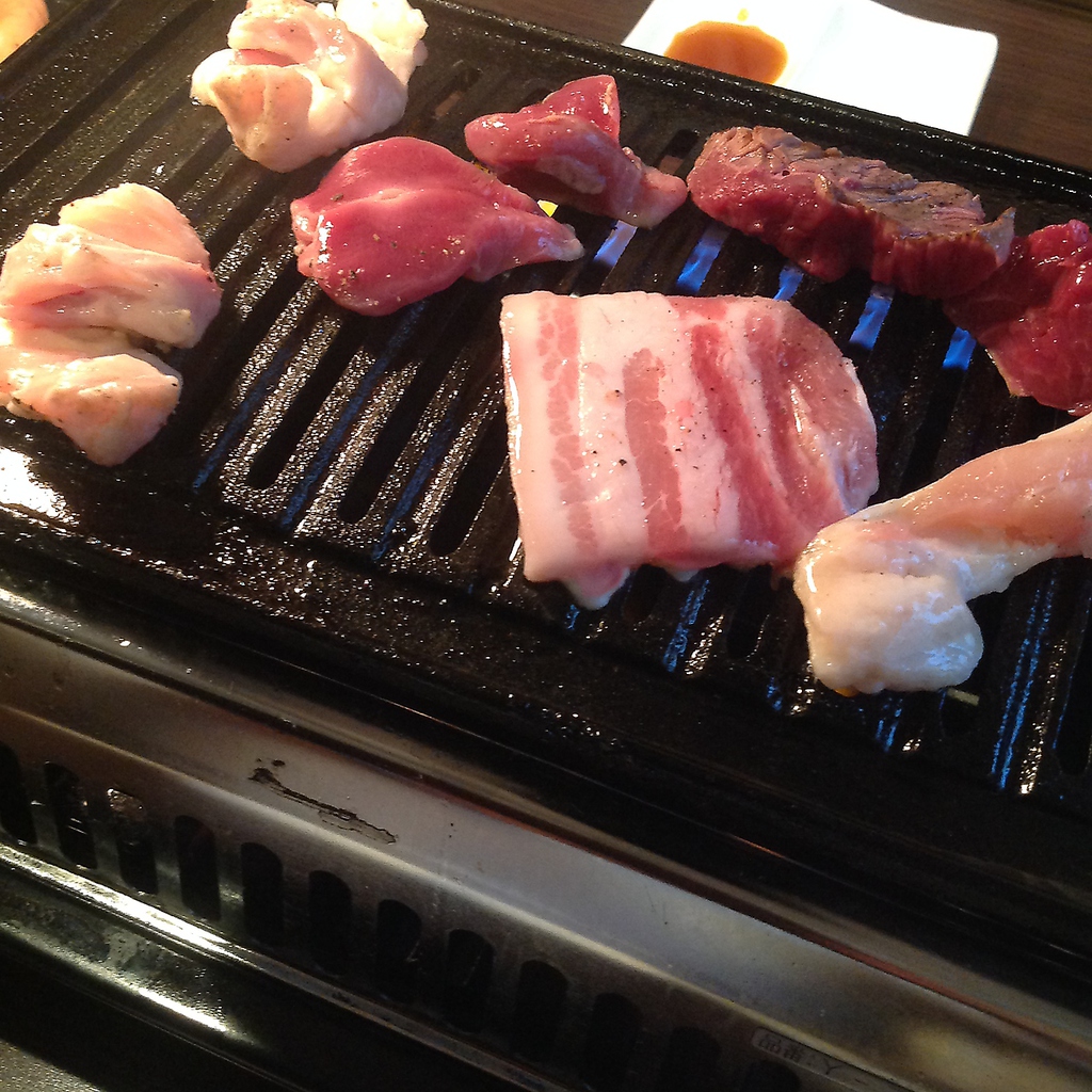 鶏以外にも豚や牛の食べ放題もご用意！