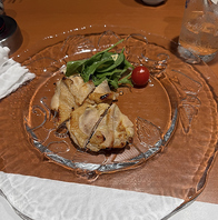 コース料理はひとり一皿ずつお出しします。