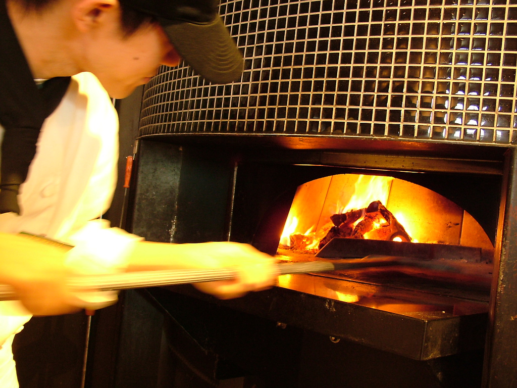 石釜で焼くピッツァは外はパリパリ・中はもちもち♪