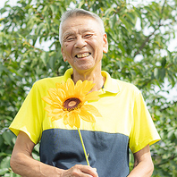 ひまわりのような明るい笑顔でお客様をお迎えいたします