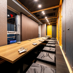 【17～20名様完全個室（掘りごたつ）】ご宴会はお任せ下さい！　17名～20名様でご案内できる宴会場は掘りごたつとなっており可動式のテーブルなのでベストの席作りが可能です◆大人数宴会、貸切可能な広々とした個室空間！大切な会社のご宴会、接待、送別会に最適！音響・空調・照明などの調節も可能です。