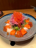 豪華海鮮サラダ2人前　1800円(税込)