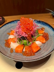 豪華海鮮サラダ2人前　1800円(税込)