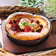 苺とMIXベリーのダッチベイビーパンケーキ